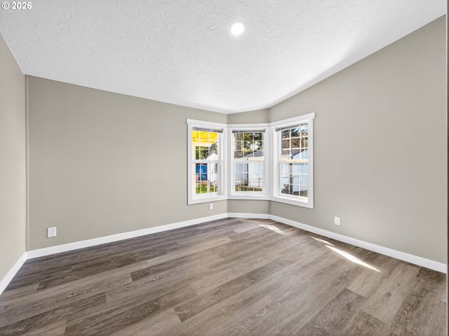 17520 Se 82ND Dr 2, Clackamas, OR 97015