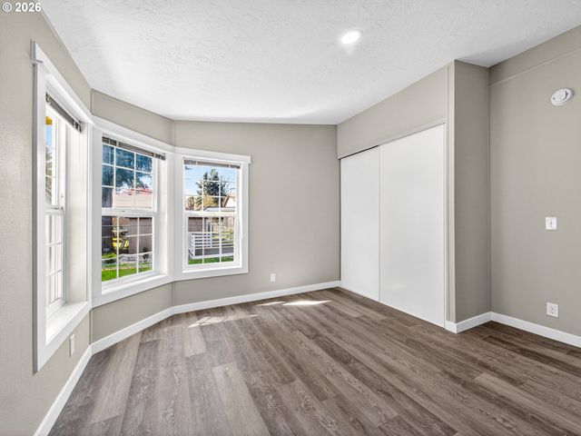 17520 Se 82ND Dr 2, Clackamas, OR 97015