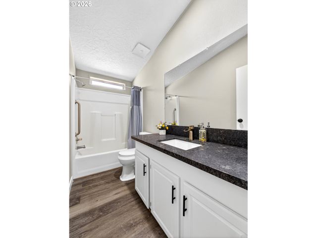 17520 Se 82ND Dr 2, Clackamas, OR 97015