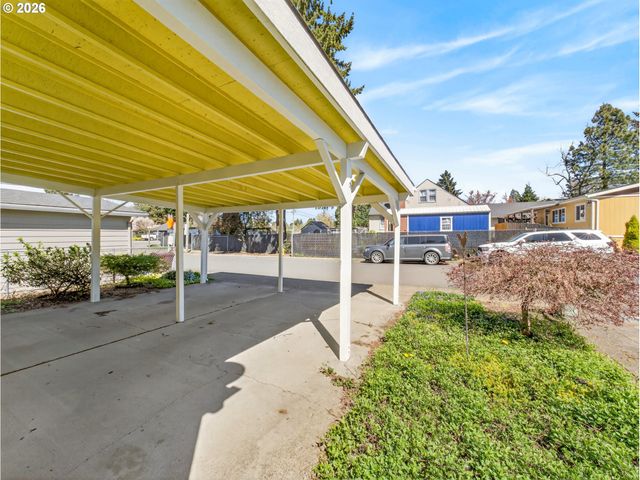 17520 Se 82ND Dr 2, Clackamas, OR 97015