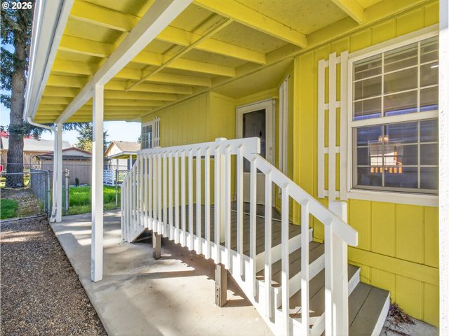 17520 Se 82ND Dr 2, Clackamas, OR 97015