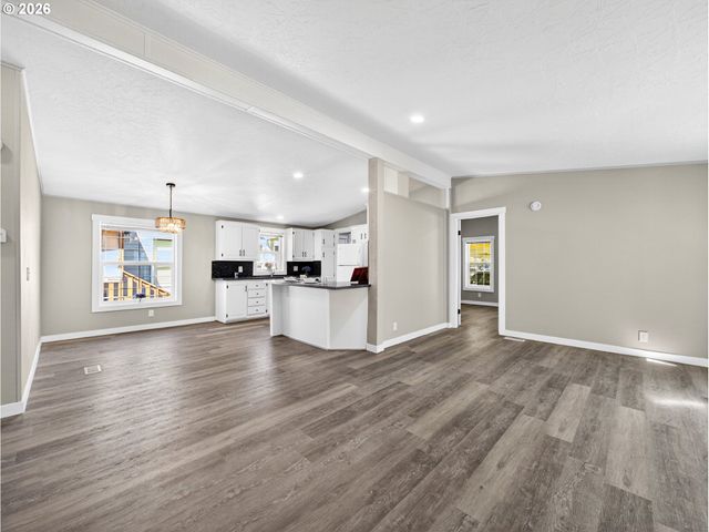 17520 Se 82ND Dr 2, Clackamas, OR 97015