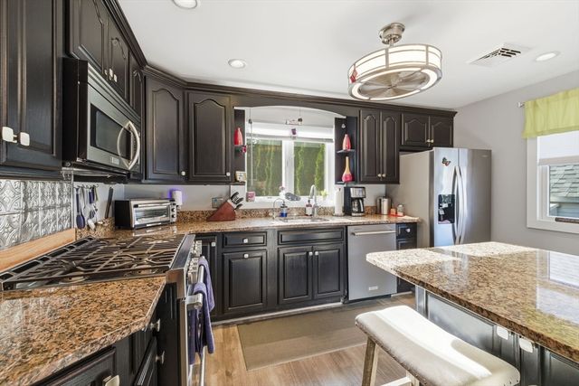 5 W Kenneth St, Lawrence, MA 01843