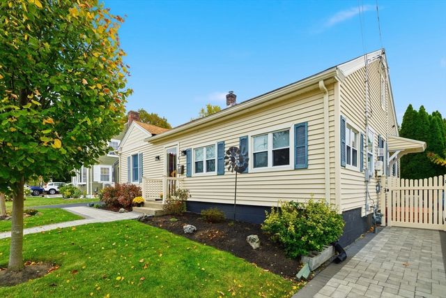 5 W Kenneth St, Lawrence, MA 01843