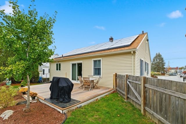 5 W Kenneth St, Lawrence, MA 01843