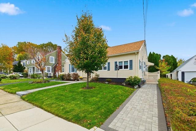 5 W Kenneth St, Lawrence, MA 01843