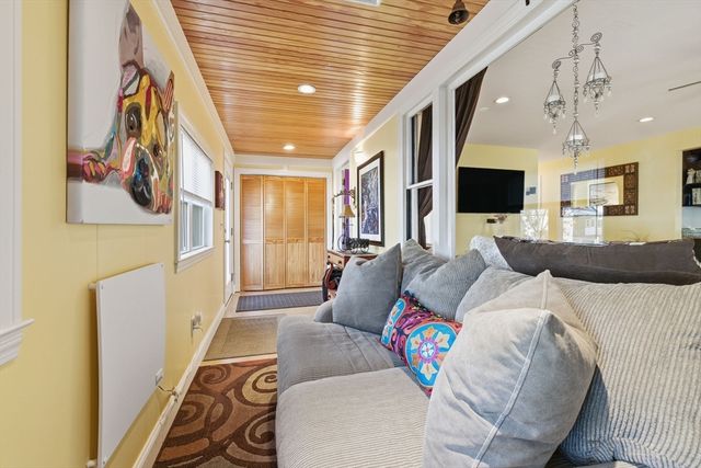 5 W Kenneth St, Lawrence, MA 01843