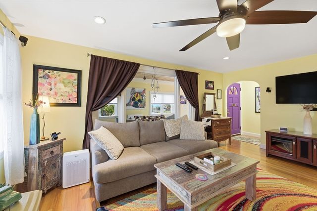 5 W Kenneth St, Lawrence, MA 01843