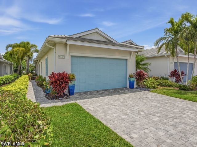 8947 Saint Lucia DR, Naples, FL 34114