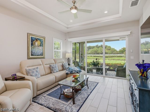 8947 Saint Lucia DR, Naples, FL 34114