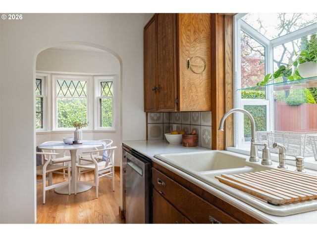 3838 Se GLENWOOD St, Portland, OR 97202