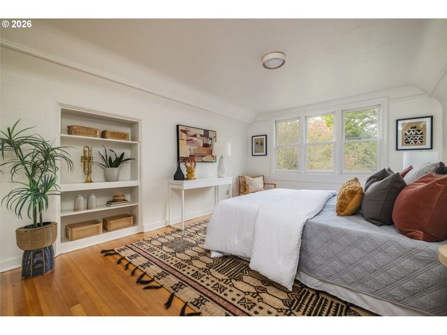 3838 Se GLENWOOD St, Portland, OR 97202