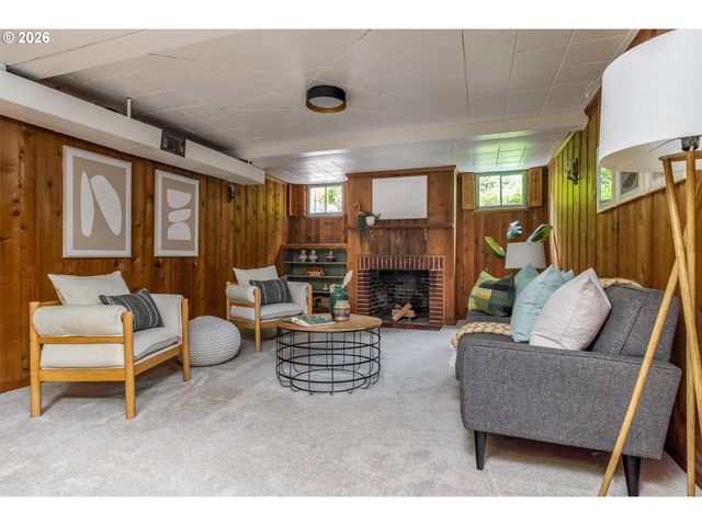 3838 Se GLENWOOD St, Portland, OR 97202