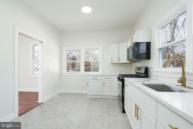 528 W MAIN ST, Millville, NJ 08332