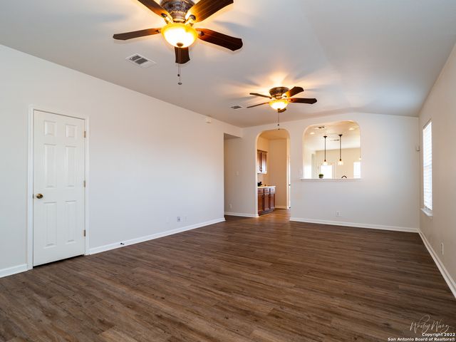 129 CRANE CREST DR, New Braunfels, TX 78130