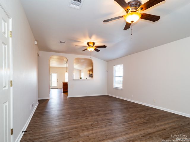 129 CRANE CREST DR, New Braunfels, TX 78130