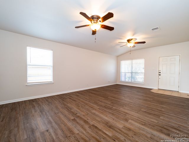 129 CRANE CREST DR, New Braunfels, TX 78130