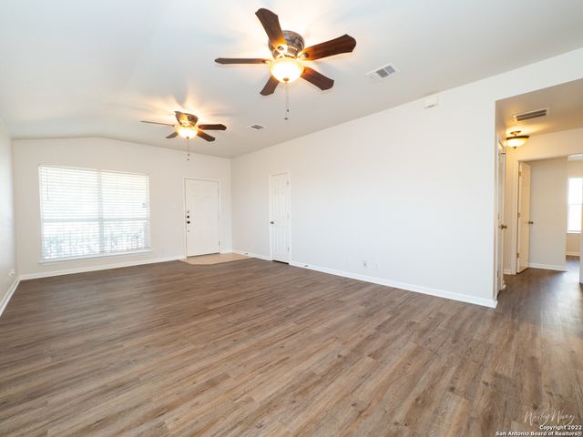 129 CRANE CREST DR, New Braunfels, TX 78130