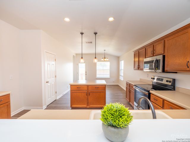 129 CRANE CREST DR, New Braunfels, TX 78130