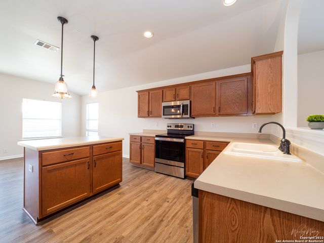 129 CRANE CREST DR, New Braunfels, TX 78130