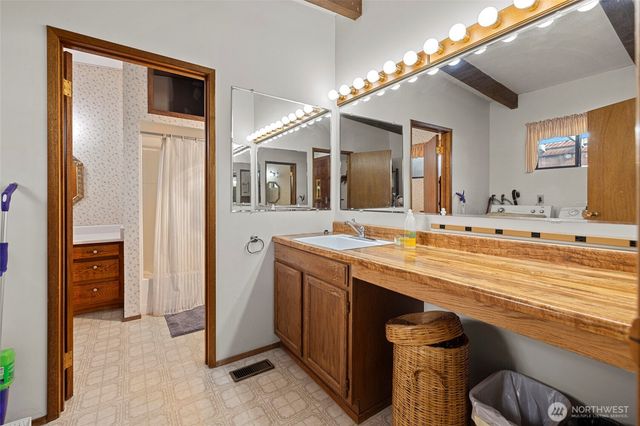 11680 Scott Road, Bow, WA 98232