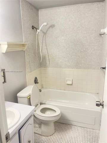 10383 N Kendall Drive N5, Miami, FL 33176