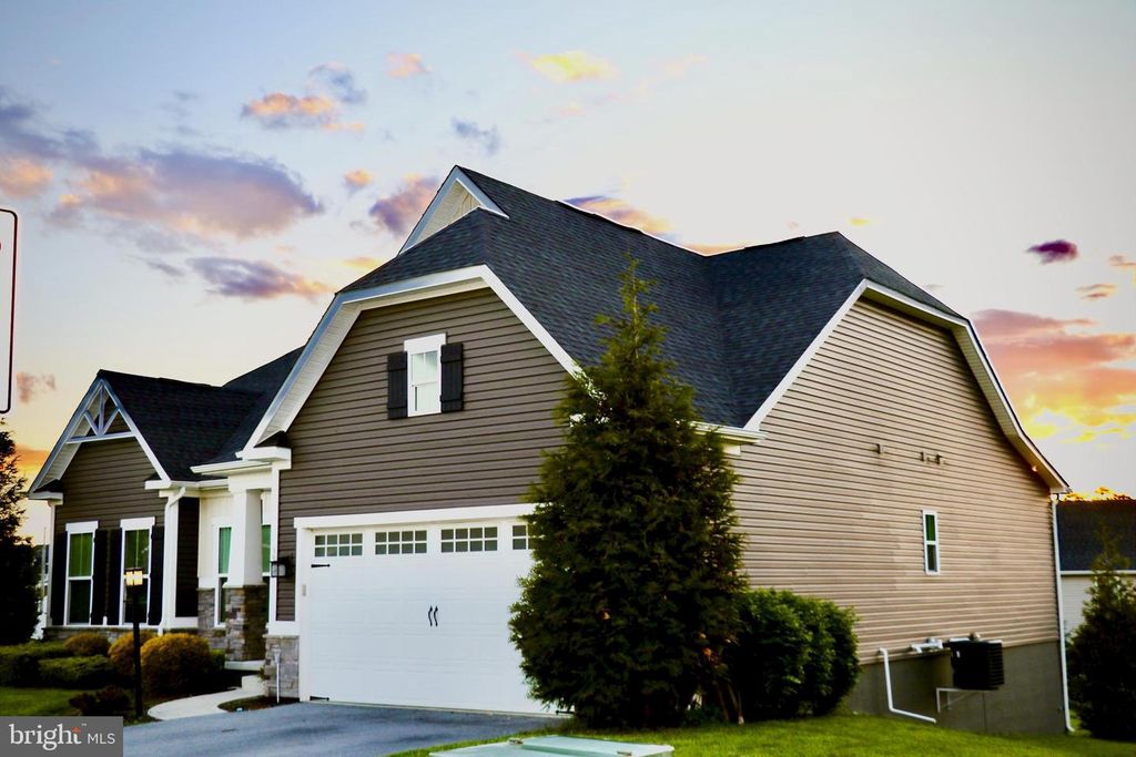 3906 SEABISCUIT WAY, Harrisburg, PA 17112