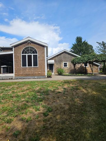 115 Acushnet Rd, Mattapoisett, MA 02739