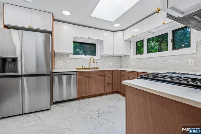 8 Harriot Avenue, Harrington Park, NJ 07640