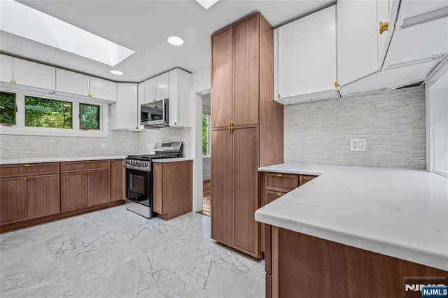 8 Harriot Avenue, Harrington Park, NJ 07640