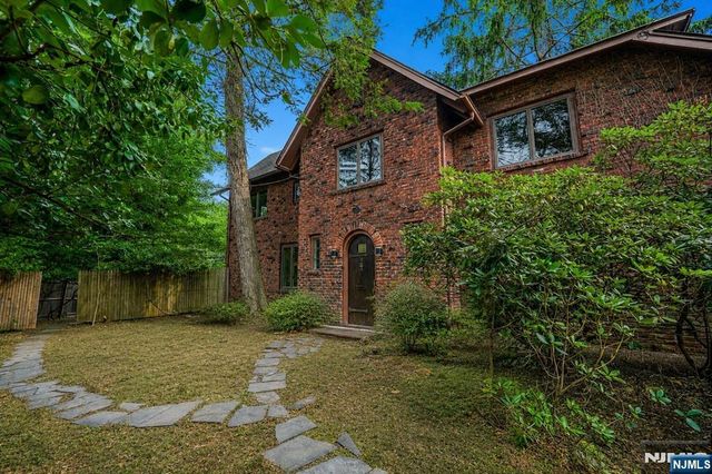 8 Harriot Avenue, Harrington Park, NJ 07640