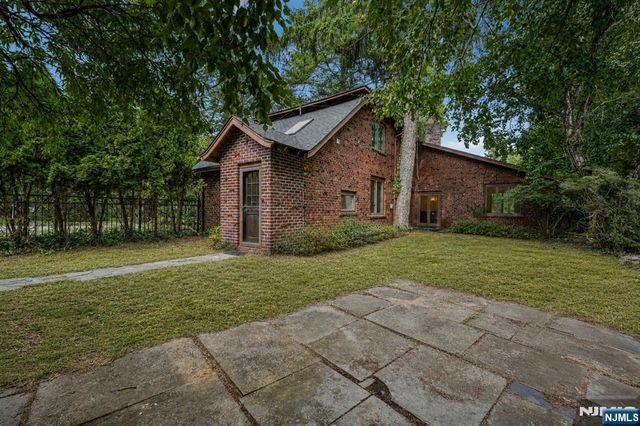 8 Harriot Avenue, Harrington Park, NJ 07640
