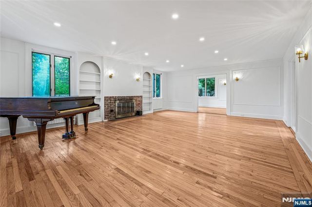 8 Harriot Avenue, Harrington Park, NJ 07640