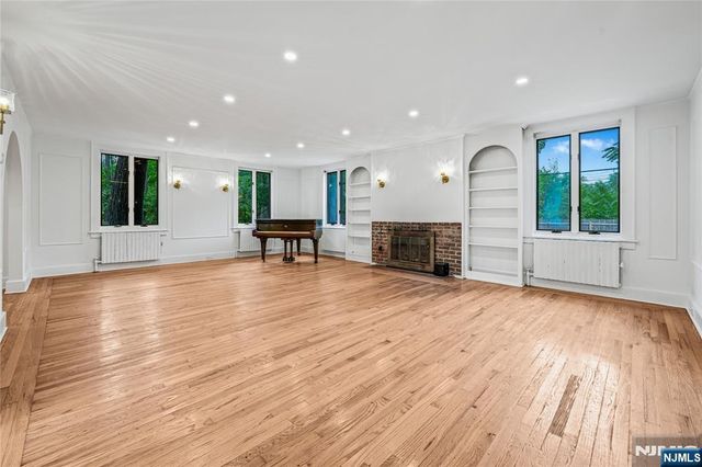 8 Harriot Avenue, Harrington Park, NJ 07640