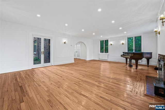 8 Harriot Avenue, Harrington Park, NJ 07640