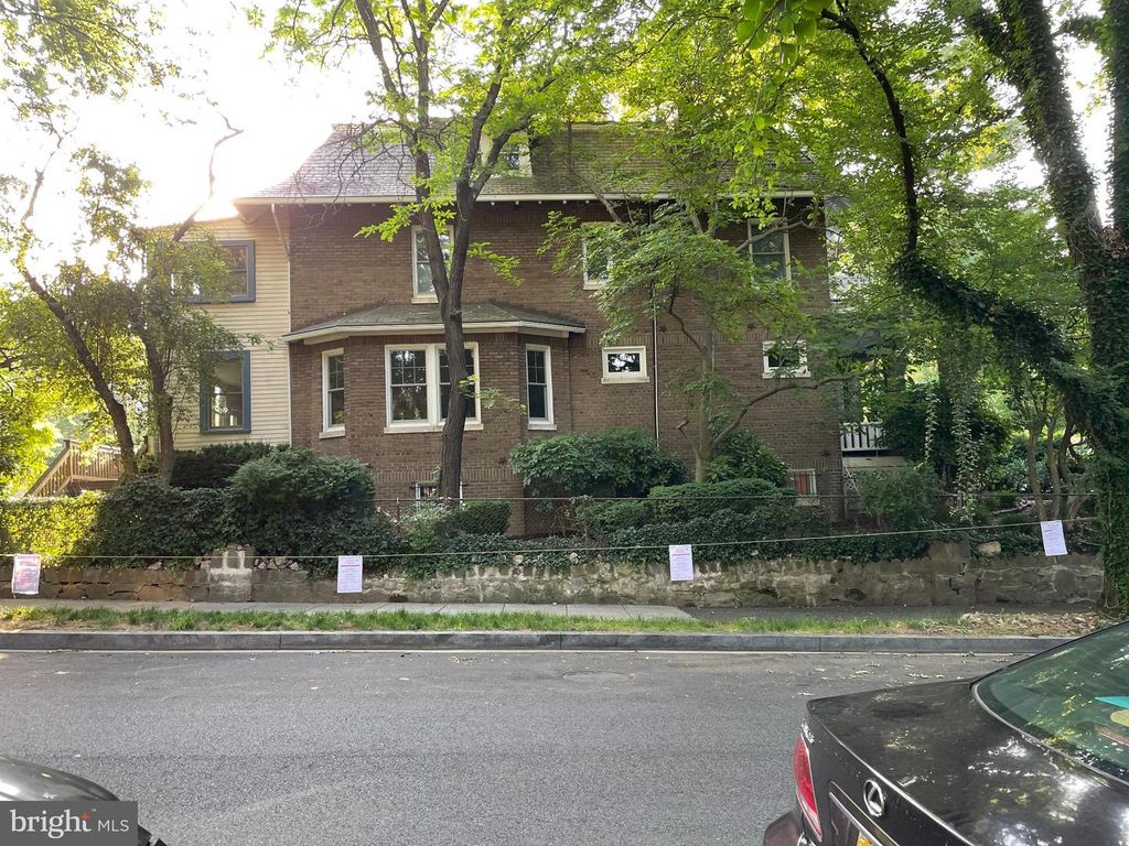 1749 IRVING ST NW, Washington, DC 20010