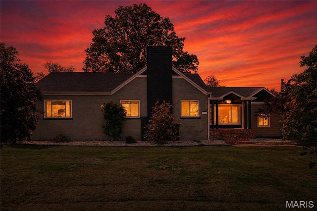9743 Tesson Ferry Road, St Louis, MO 63123