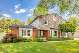 792 S Rosedale Court, Grosse Pointe Woods, MI 48236
