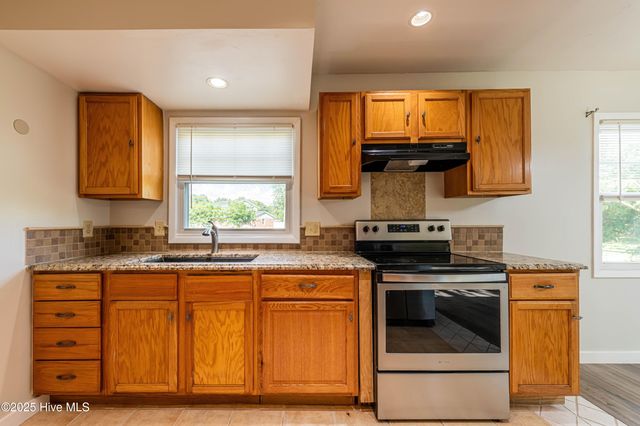 107 Valley Court, Jacksonville, NC 28540