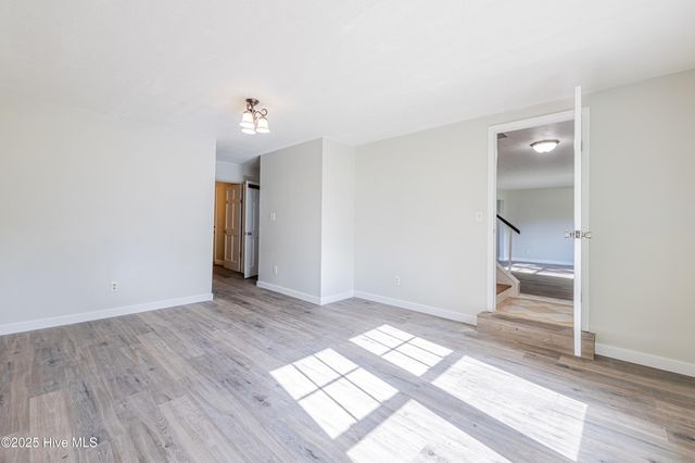 107 Valley Court, Jacksonville, NC 28540