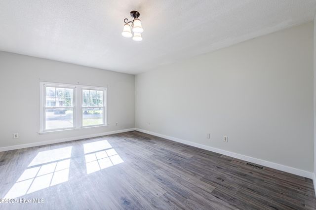 107 Valley Court, Jacksonville, NC 28540