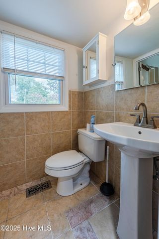 107 Valley Court, Jacksonville, NC 28540