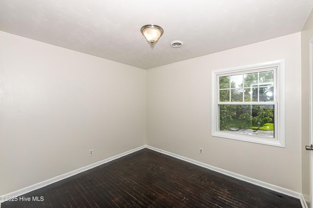 107 Valley Court, Jacksonville, NC 28540