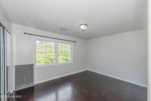 107 Valley Court, Jacksonville, NC 28540