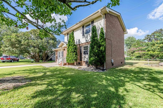 107 Valley Court, Jacksonville, NC 28540