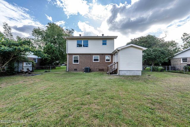 107 Valley Court, Jacksonville, NC 28540