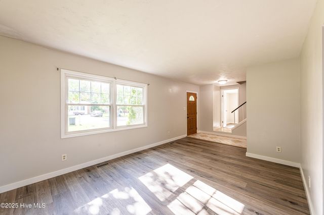 107 Valley Court, Jacksonville, NC 28540