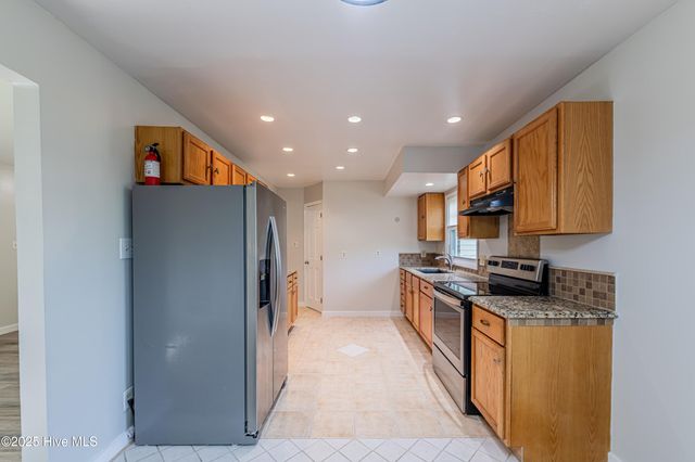 107 Valley Court, Jacksonville, NC 28540