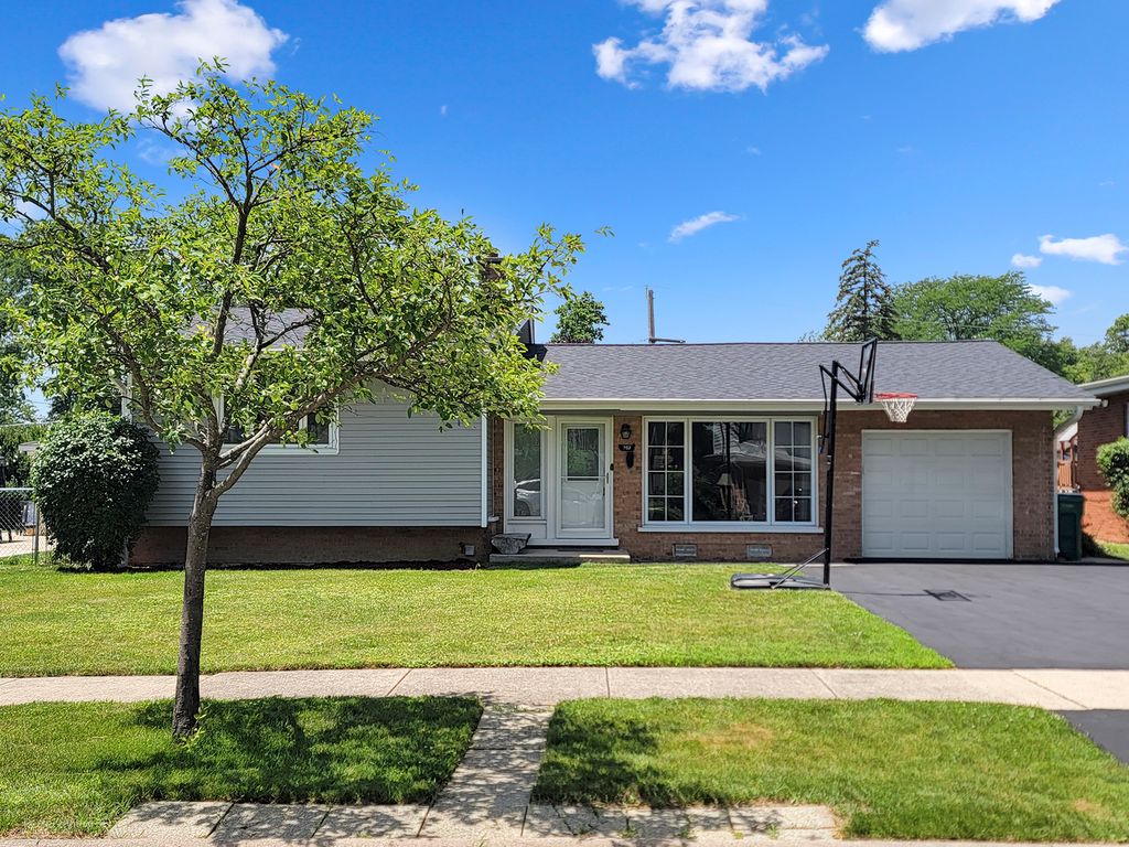 702 S School Street, Lombard, IL 60148