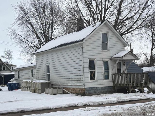 2231 PERSHING Boulevard, Clinton, IA 52732